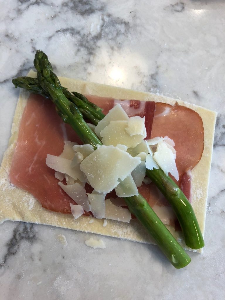 Asparagus+Parmesan+prosciutto+Puff+Pastry+Parcels