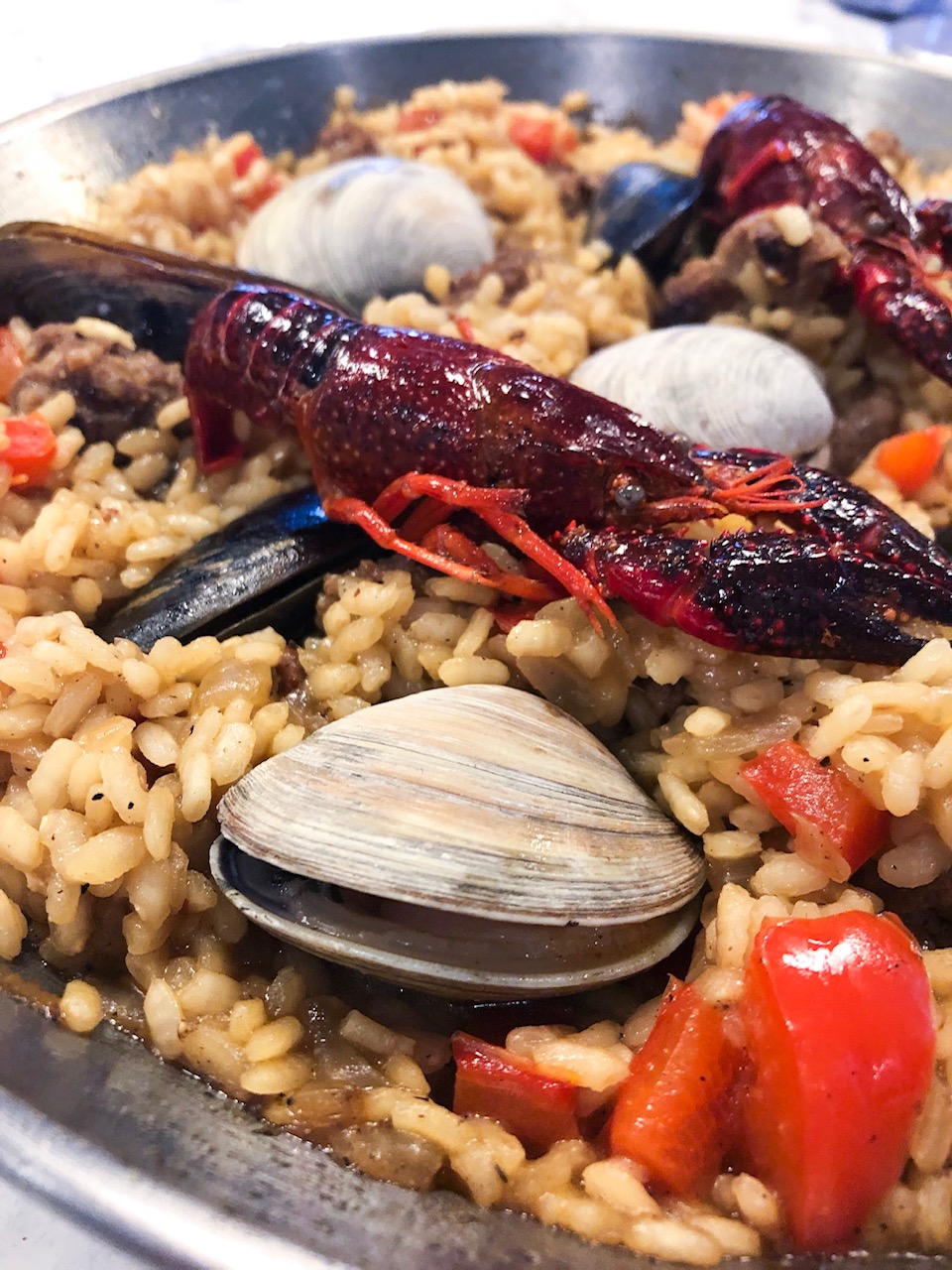 Chorizo+and+Seafood+Paella+mussels%2C+clams+and+crayfish