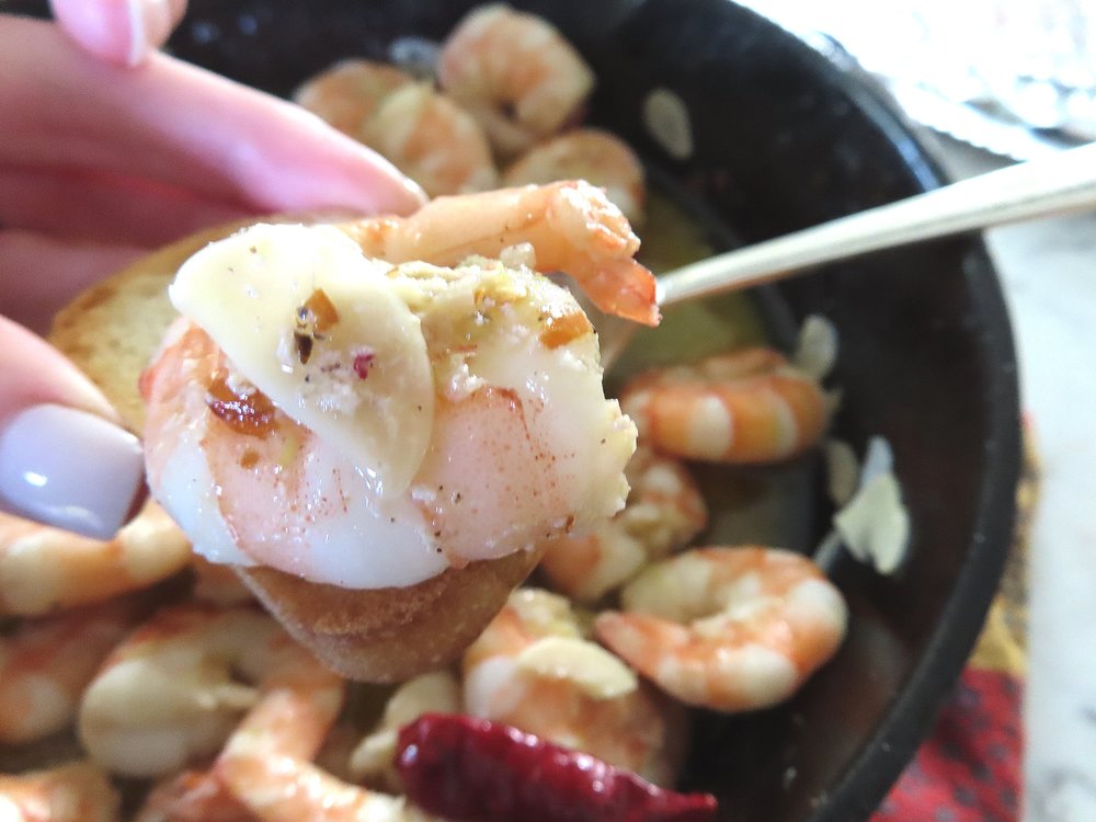 Serve with toasty bread and enjoy the taste of España!