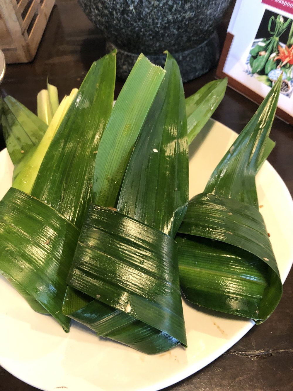 Thai Cooking How to Wrap Pandanus Leaf Chicken